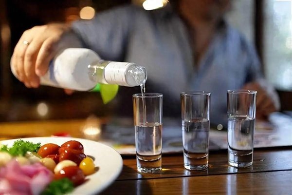 配资知识网 配资 男性若是长期不饮酒，用不了多久，身体会出现这些变化，关乎中老年慢病防控